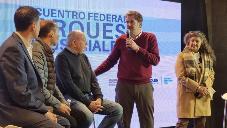 El gobernador de Neuquén, Omar Gutiérrez, en la apertura del Encuentro Federal de Parques Industriales de Patagonia 2022.