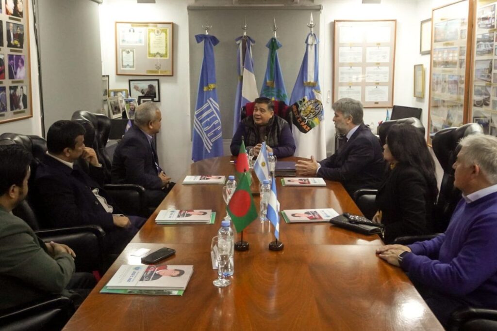Intendente Mario Ishii con inversores de Bangladesh por el Parque Industrial de José C. Paz // Conexión Parques