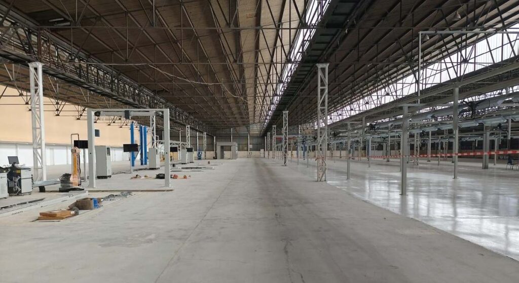 Nave donde va a producir Coronet en el Parque Industrial de Santana, en Linares, España // Conexión Parques