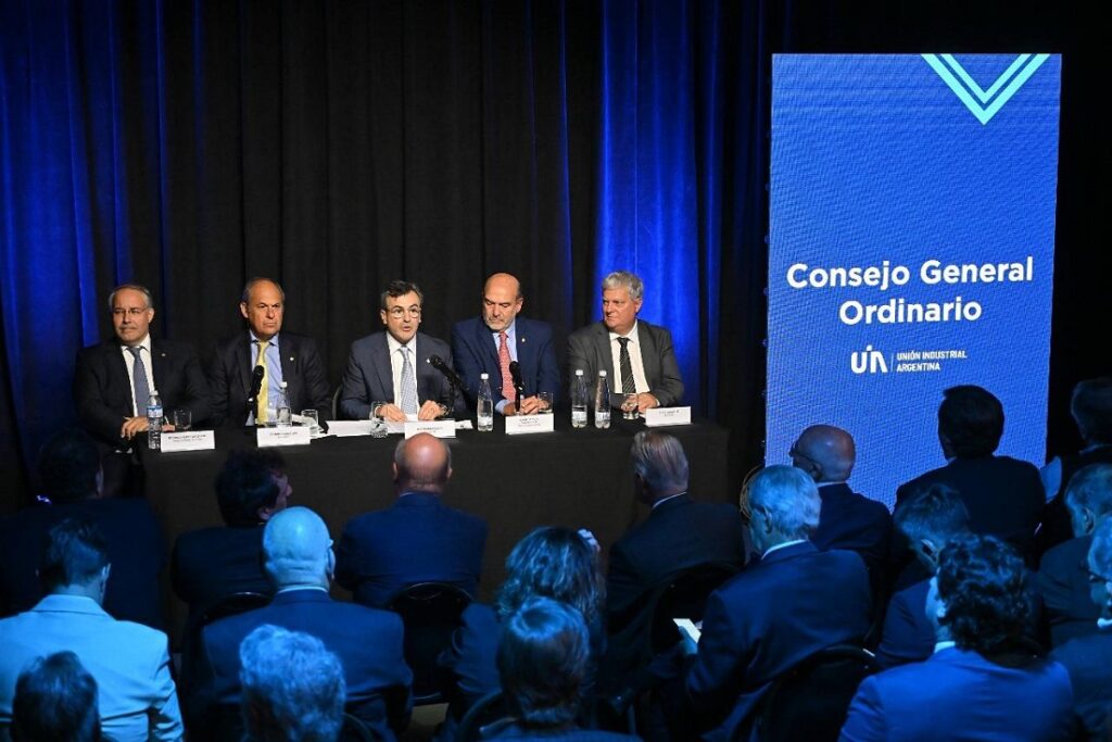 La UIA tuvo su primera reunión de Junta Directiva de 2026 y advirtió por la caída de la actividad industrial. // Conexión Parques