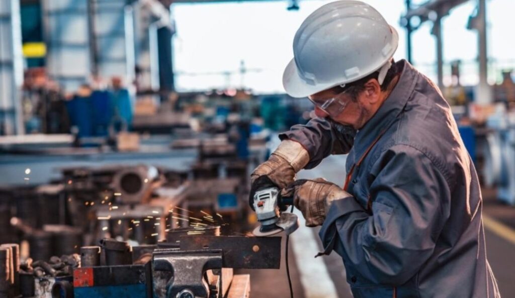 La industria busca sostenerse La industria argentina atraviesa un escenario de estabilidad productiva, pero con desafíos en materia de empleo// Conexión Parques.