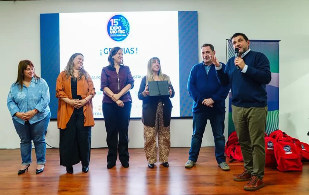 Florencia Mansilla, coordinadora general de la Unión Industrial del Oeste (UIO), fue distinguida por sus 15 años de trayectoria en la entidad// Conexión Parques.
