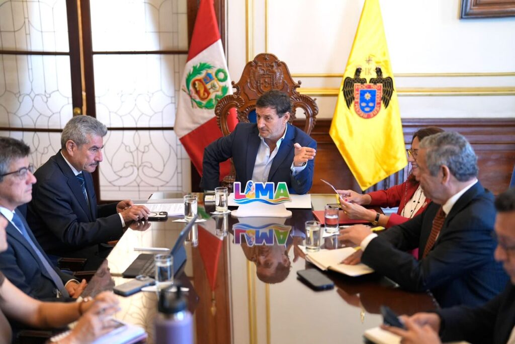 Reunión entre autoridades de Lima y representantes del Gobierno peruano para impulsar el Parque Industrial y Artesanal de San Juan de Lurigancho// Conexión Parques.